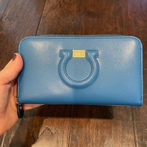 NWT Brand New Salvatore Ferragamo Womens Azure Calf Wallet Blue